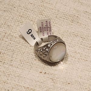 NWT Lia Sophia Alabaster Ring, Size 6